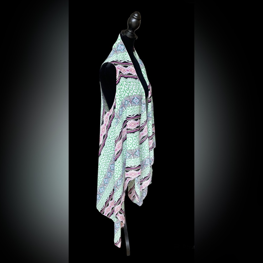 Long Flowy Aztec Pattern Vest - Picture 6 of 17